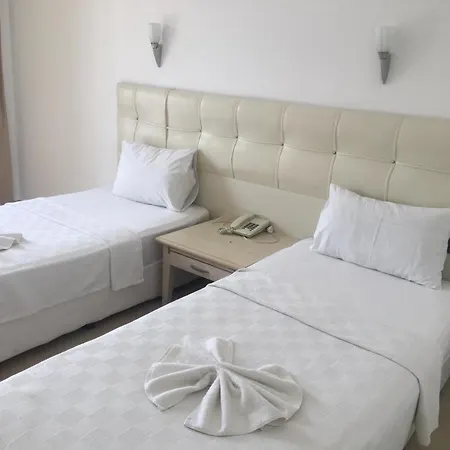 Ventum Suit Hotel מרמריס